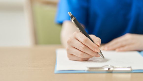 介護のプロフェッショナルとなるための勉強方法。何からスタートをすればいい？