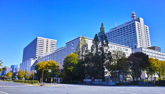 新政権が進める介護職の給料見直し。給料アップは見込める!?